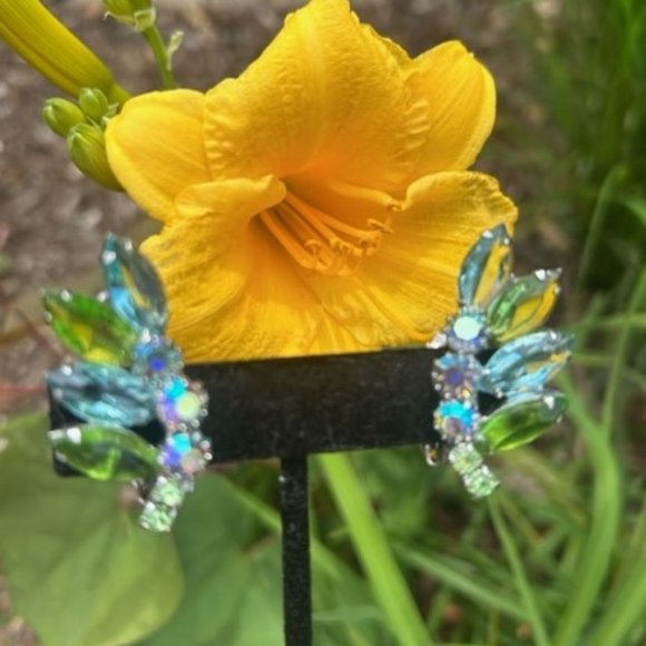 VTG WEISS aurora borealis Blue Green Rhinestone EARRINGS - Picture 2 of 10